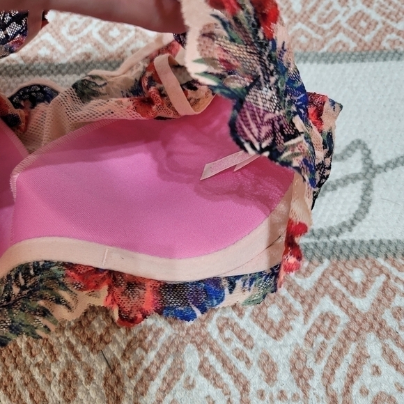 VICTORIA'S SECRET PINK BRALETTE - Picture 5 of 9